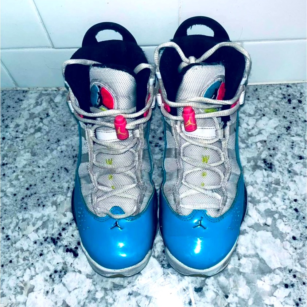Youth boys Jordons size 5.5